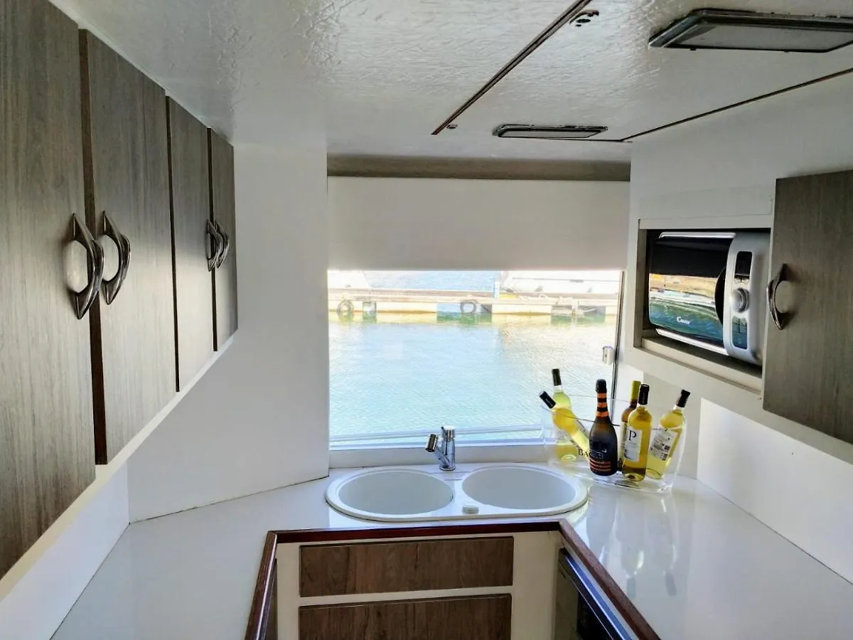 Botel Lisbon Sea Suites - Lisbon Boat Portugalsko