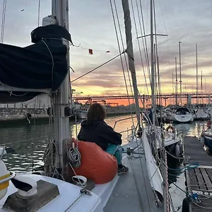 Botel Cozy Marina Sleepaboard - Sail Away, Lisbon