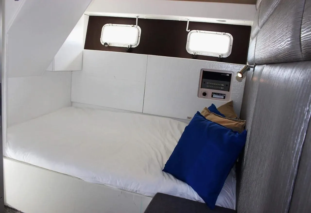 Lisbon Sea Suites - Lisbon Boat Botel