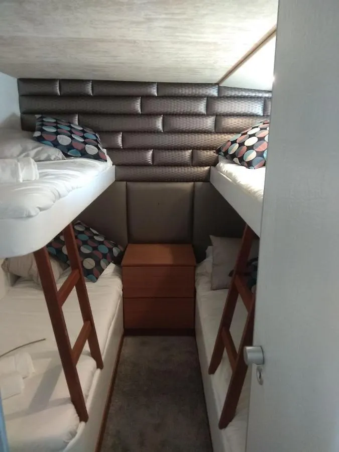 Lisbon Sea Suites - Lisbon Boat Botel