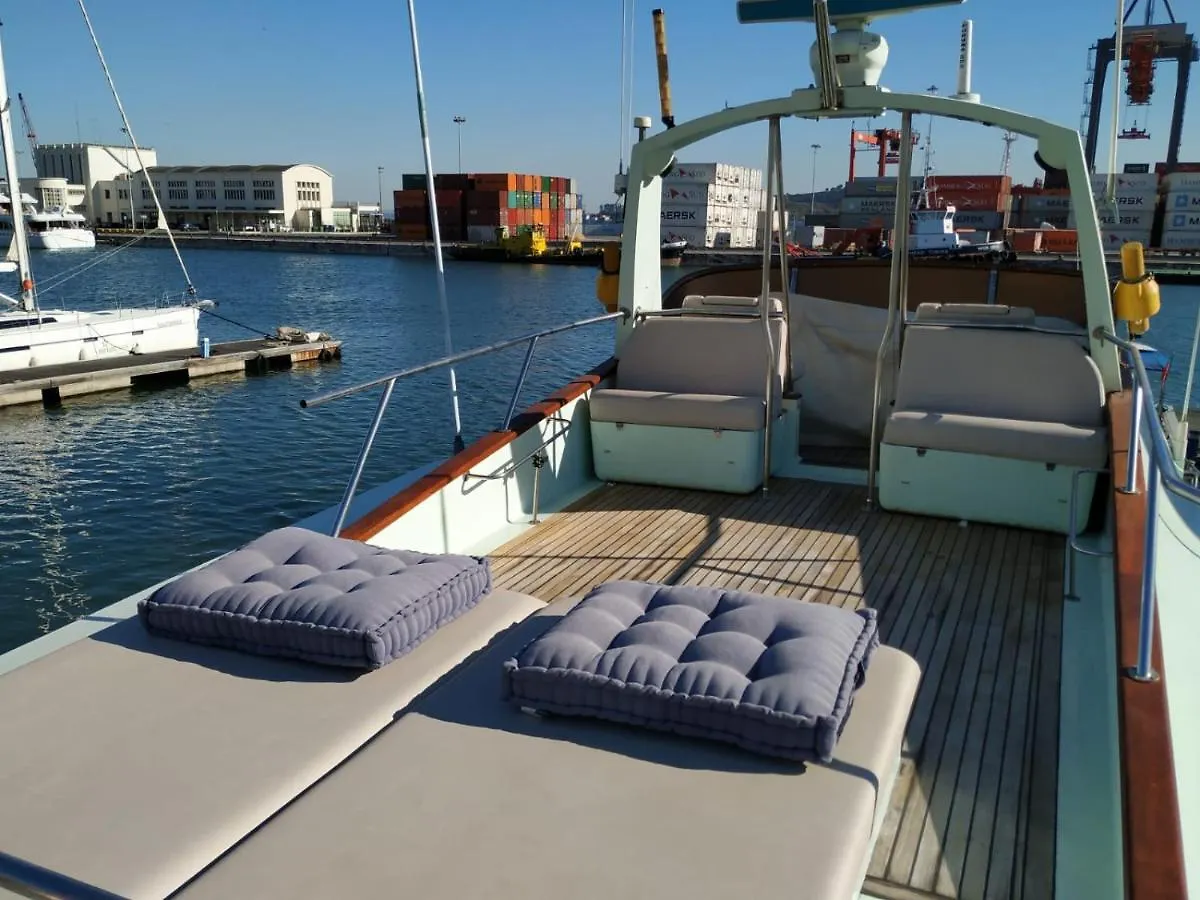 Lisbon Sea Suites - Lisbon Boat 0*,  Portugal