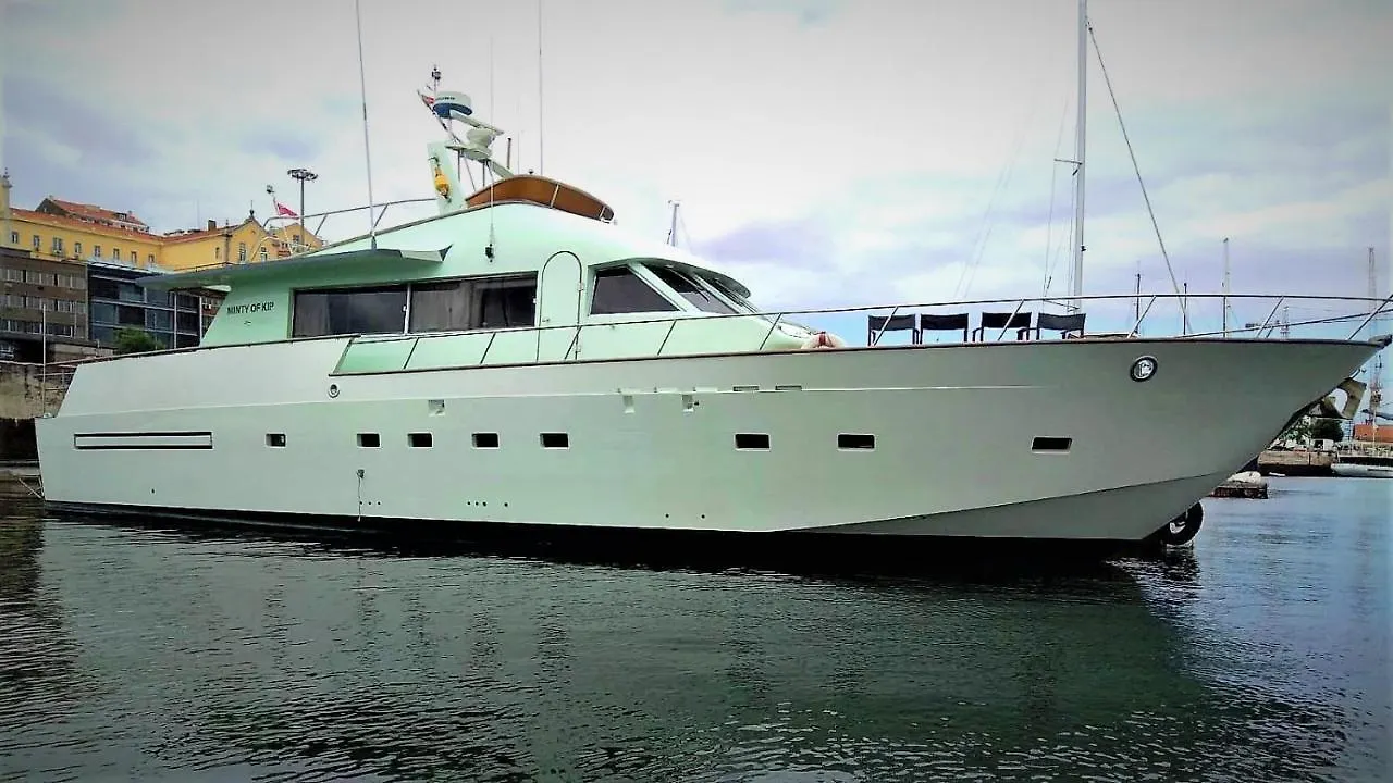 Lisbon Sea Suites - Lisbon Boat 0*,