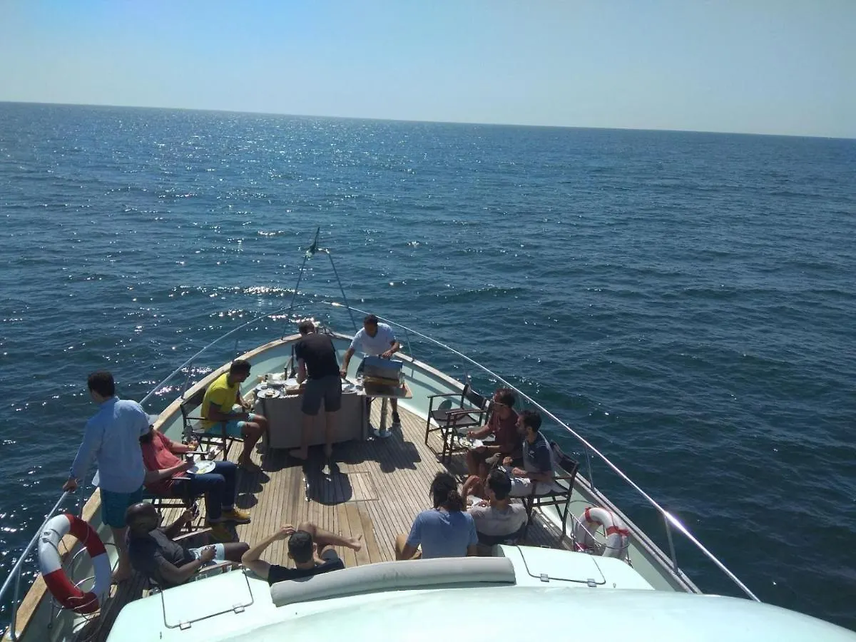 Lisbon Sea Suites - Lisbon Boat Botel