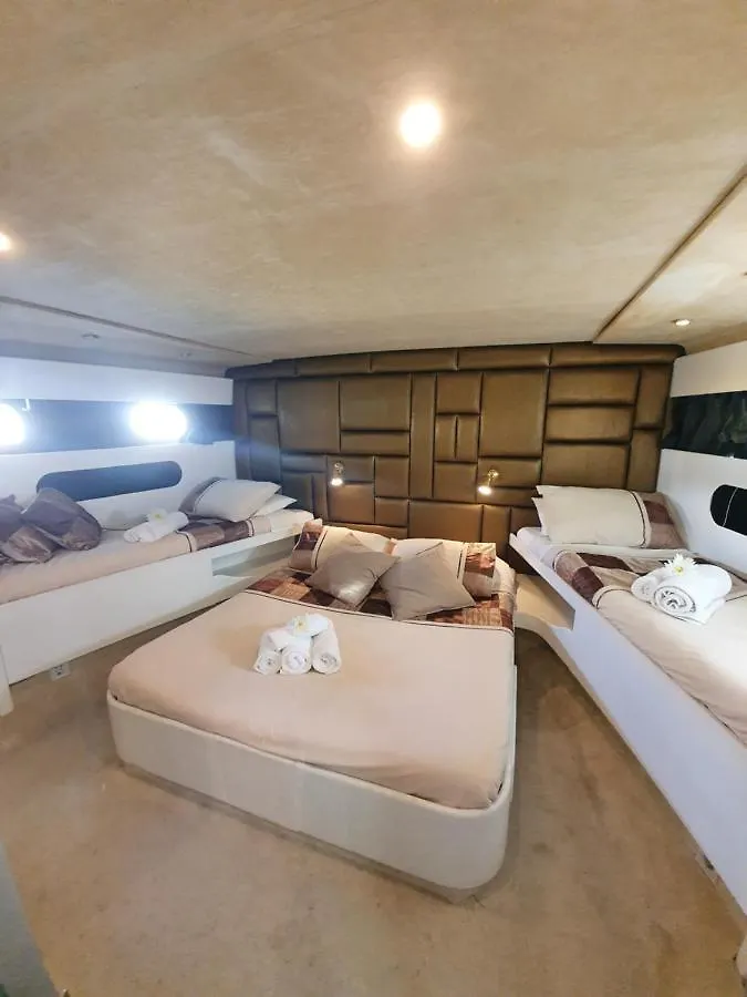 Lisbon Sea Suites - Lisbon Boat