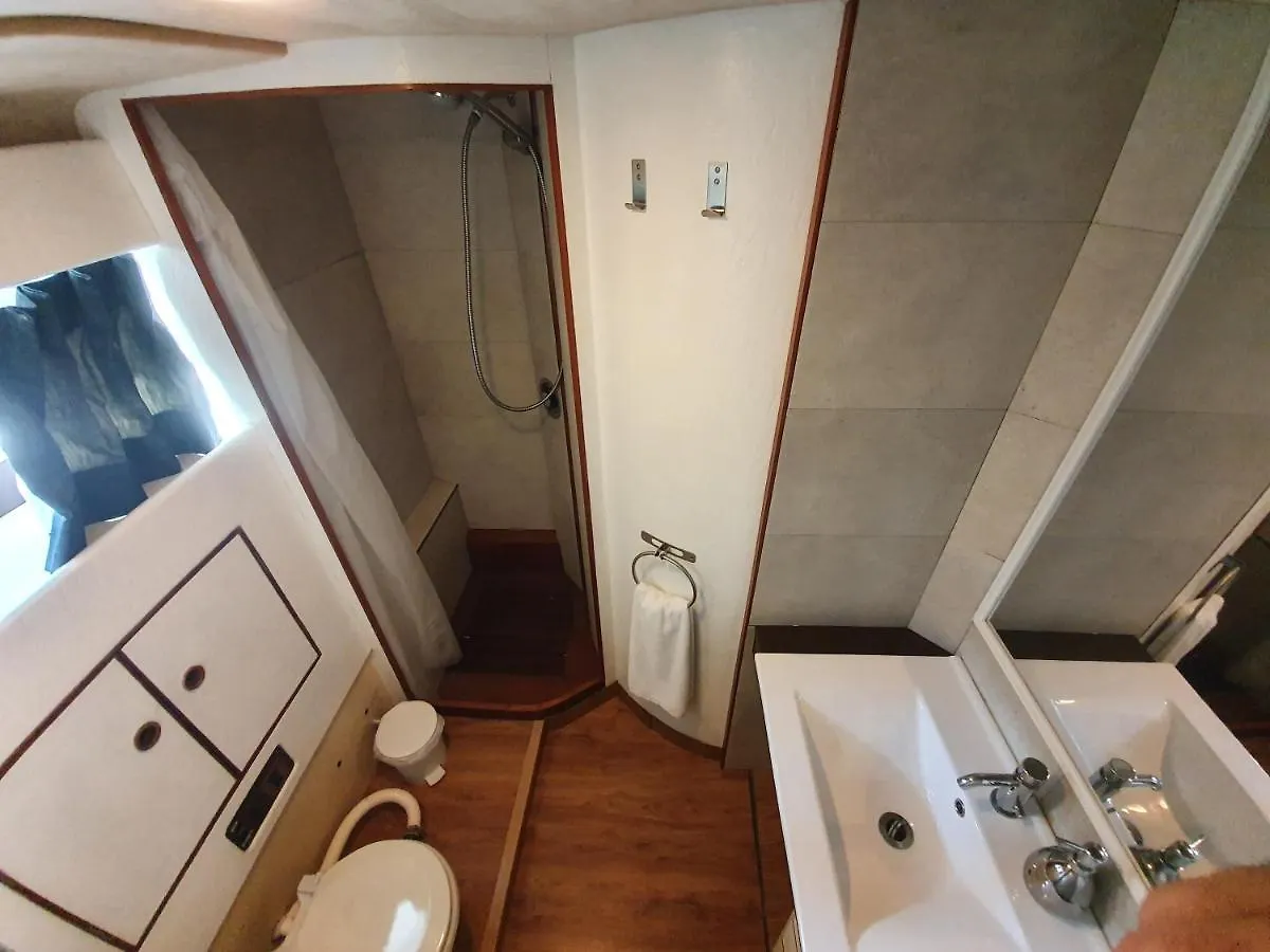 Lisbon Sea Suites - Lisbon Boat