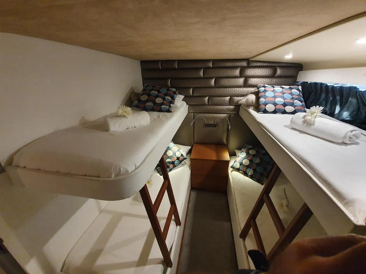 Lisbon Sea Suites - Lisbon Boat Botel