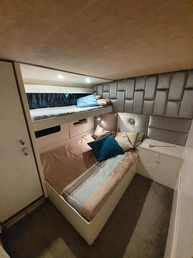 Lisbon Sea Suites - Lisbon Boat 0*,