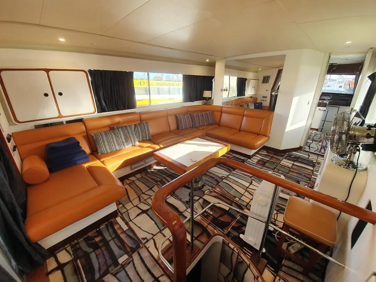 Lisbon Sea Suites - Lisbon Boat